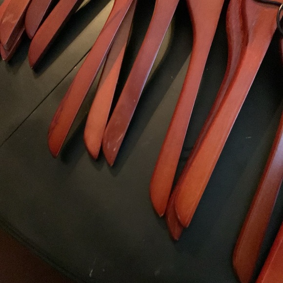 Set of 16 wooden hangers - Picture 2 of 4